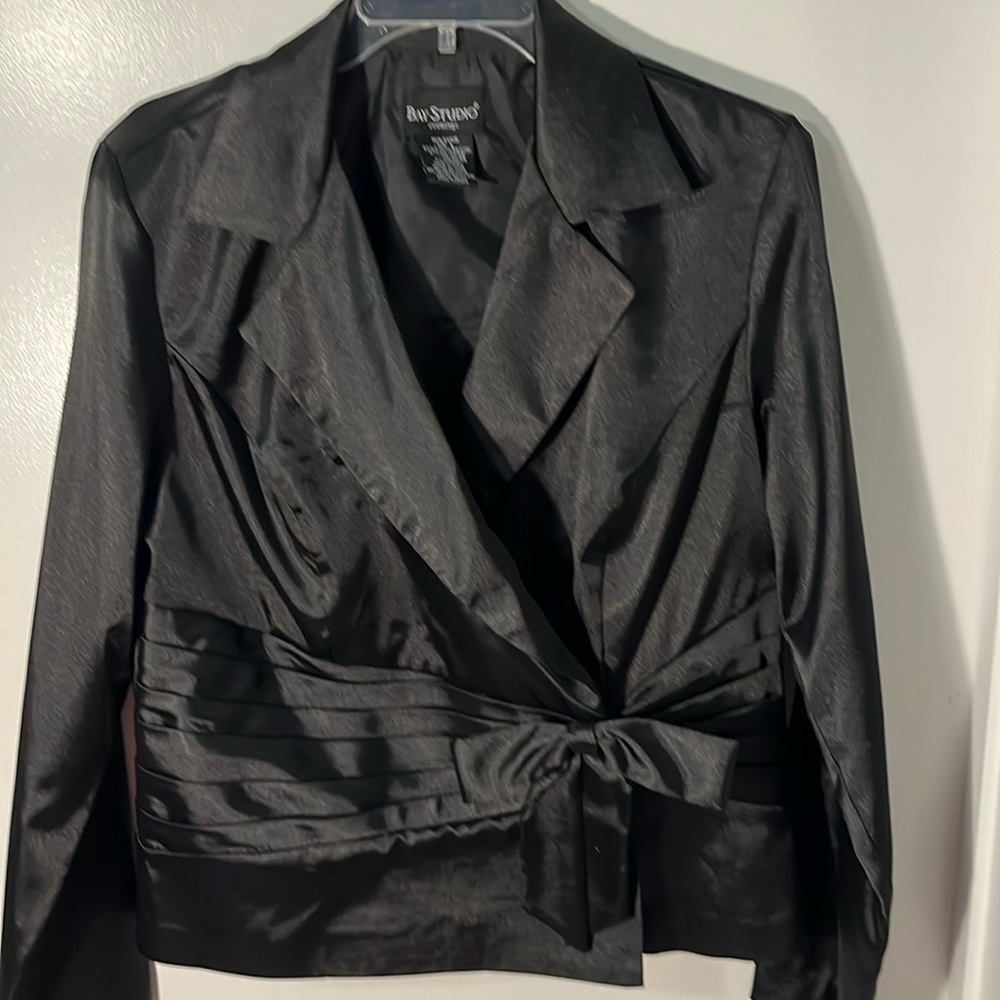New never worn evening jacket black satin Size L.